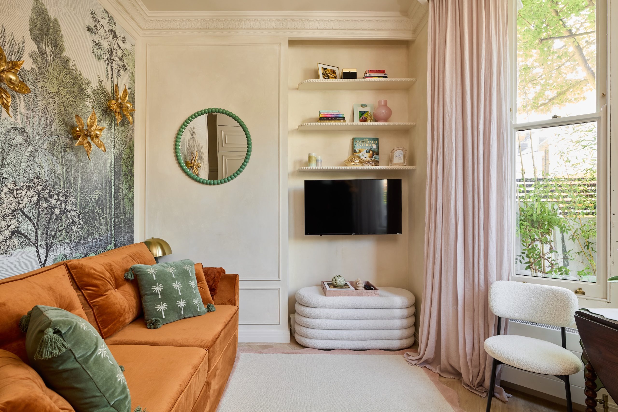 Parisian Chic Studio in W12